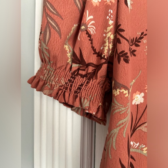 NWT Boutique “Les Amis” Floral Patterned Top with Puff Sleeves - Picture 5 of 7